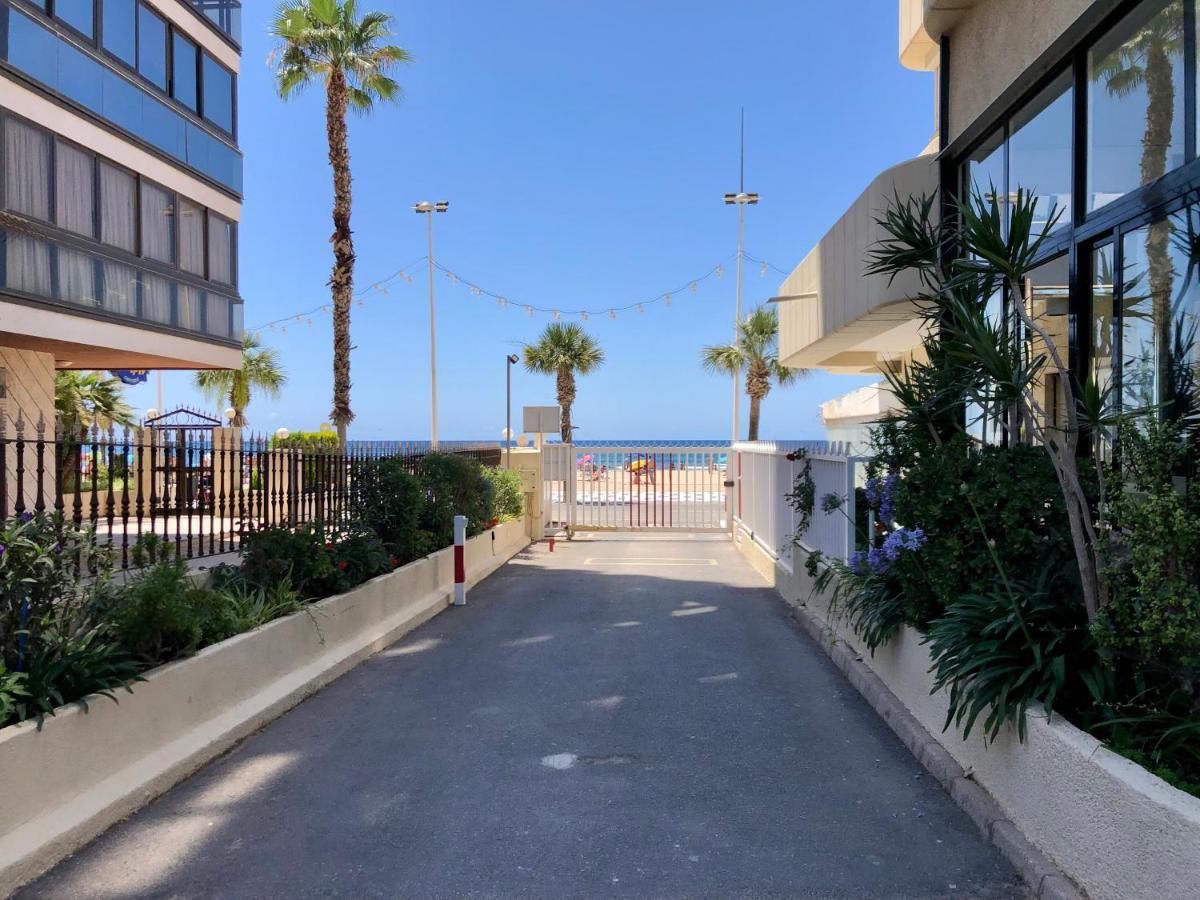 Apartamento Torre Levante, Primera Linea De Playa Benidorm Dış mekan fotoğraf